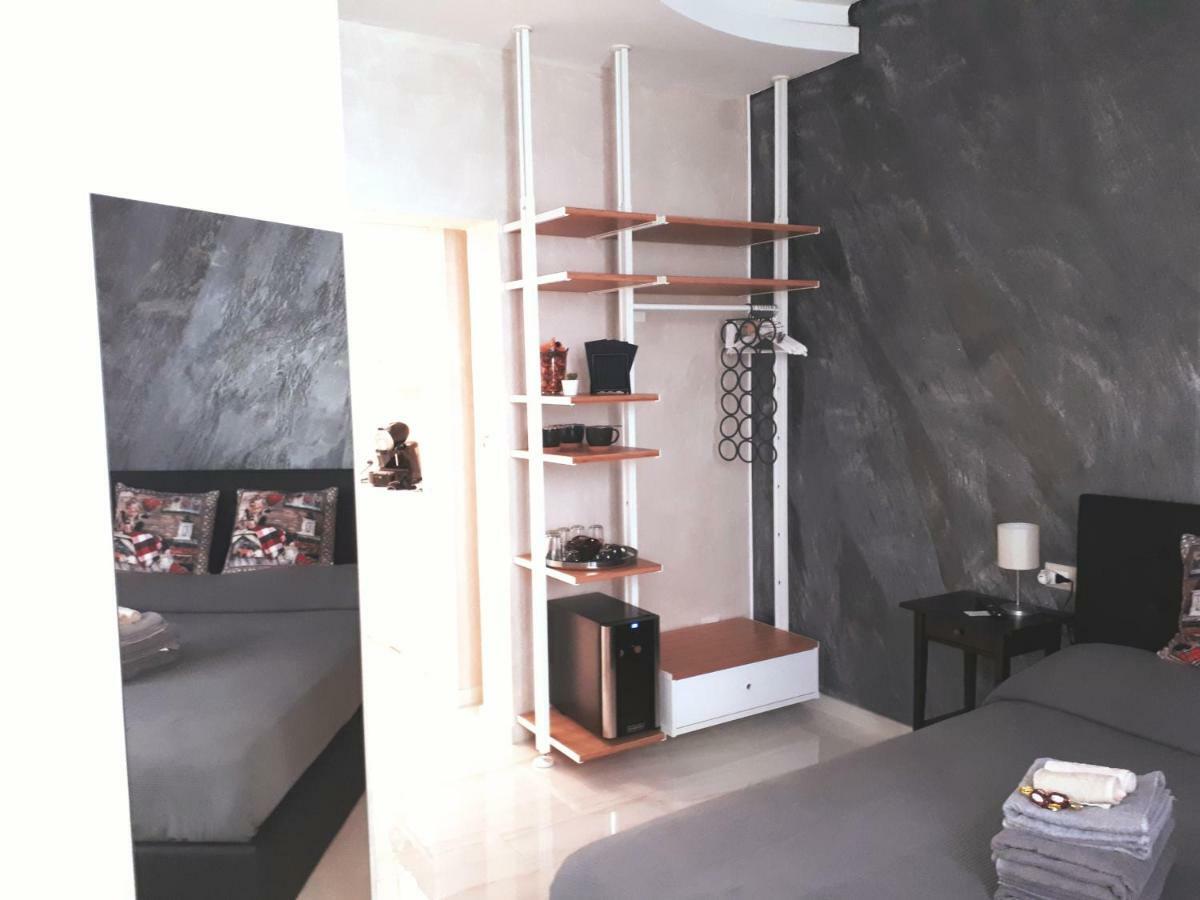 Silver House Специя Екстериор снимка
